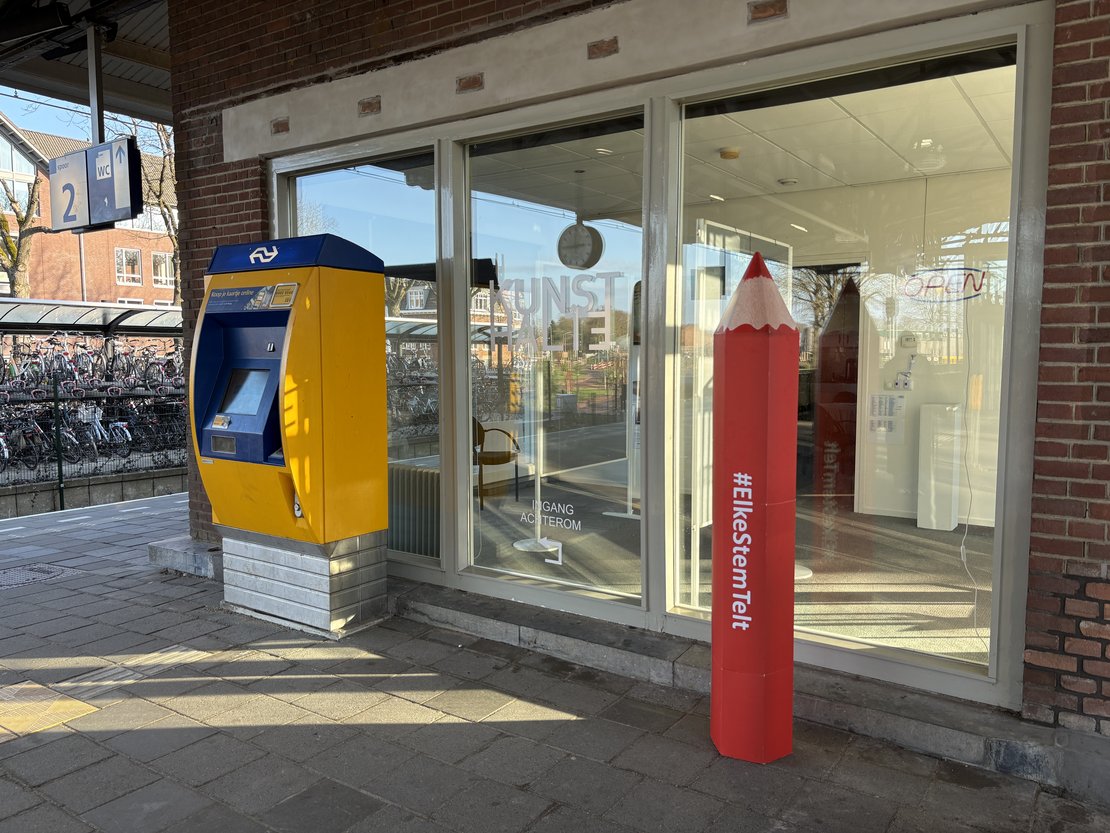 Stemmen op het station