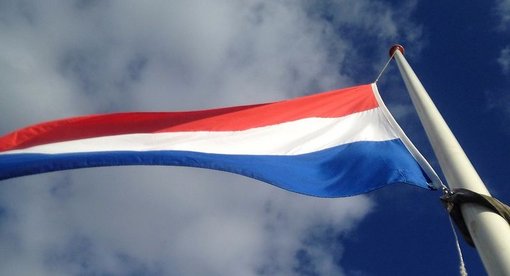 Nederlandse vlag halfstok