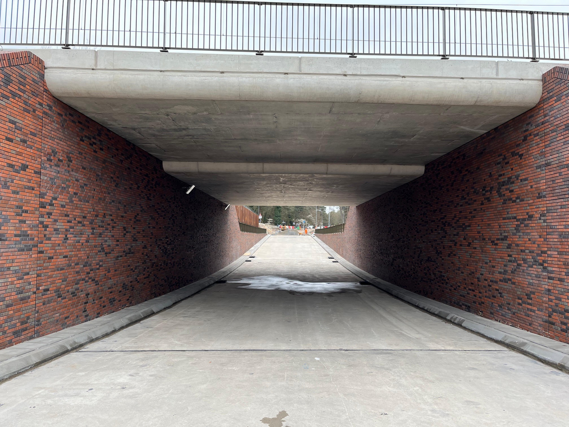 De tunnel met metselwerk